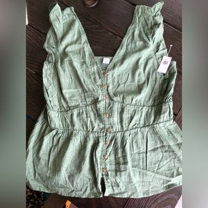 NWT size Large Old Navy sleeveless top - adorable details on front - button up